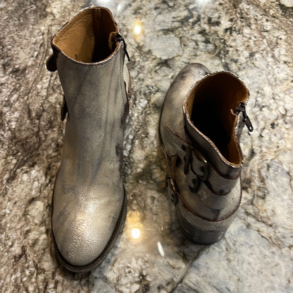 Old Gringo never wore still has tags on Them